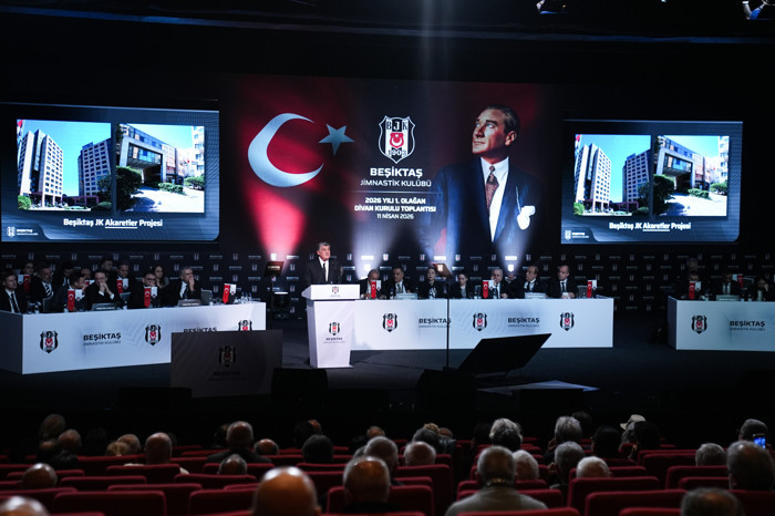 Beşiktaş Kulübü Başkanı Serdal Adalı hakemlere ve federasyona yüklendi