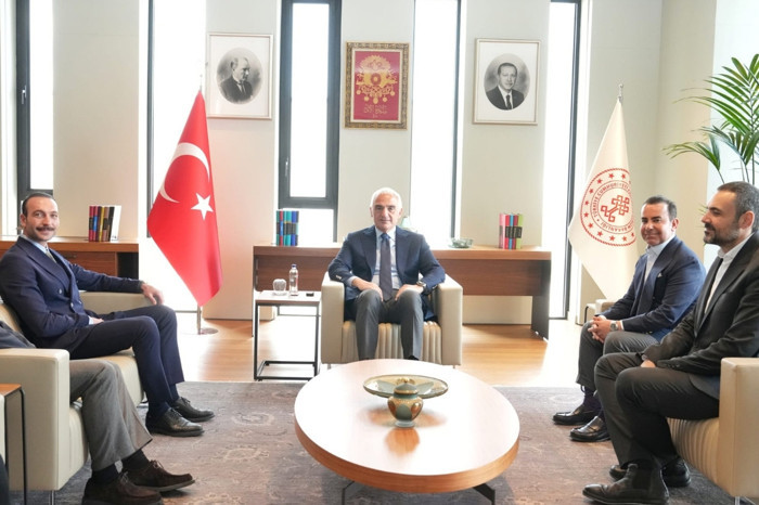 Mehmet Nuri Ersoy ile Görkem Sevindik AKM’de bir araya geldi Gazze mesajı dikkat çekti