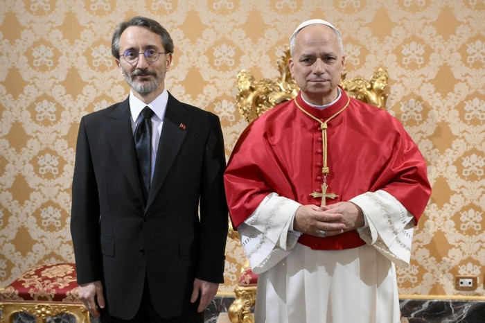 Türkiye'nin Vatikan Büyükelçisi Fahrettin Altun, güven mektubunu Papa'ya sundu