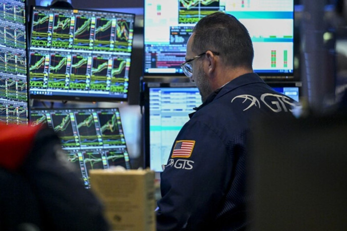 Küresel piyasalar yeni haftaya abluka altında başladı