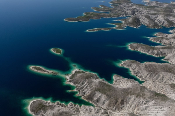 Atatürk Barajı'nda baharla birlikte kartpostallık görüntüler oluştu