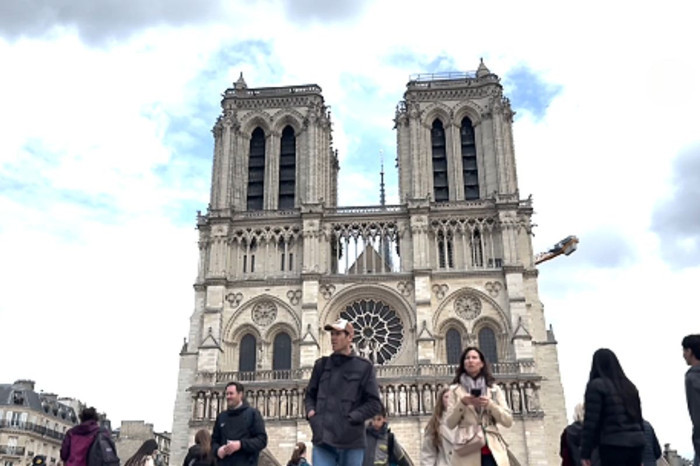 Fransa'da Notre Dame Katedrali'ndeki yangının üzerinden 7 yıl geçti