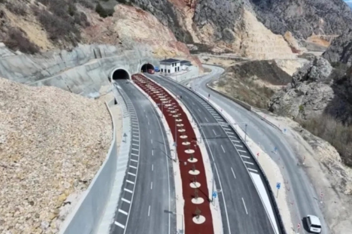 Abdulkadir Uraloğlu, Çorum-Laçin yolu ve Kırkdilim tünellerinin yarın açılacağını duyurdu