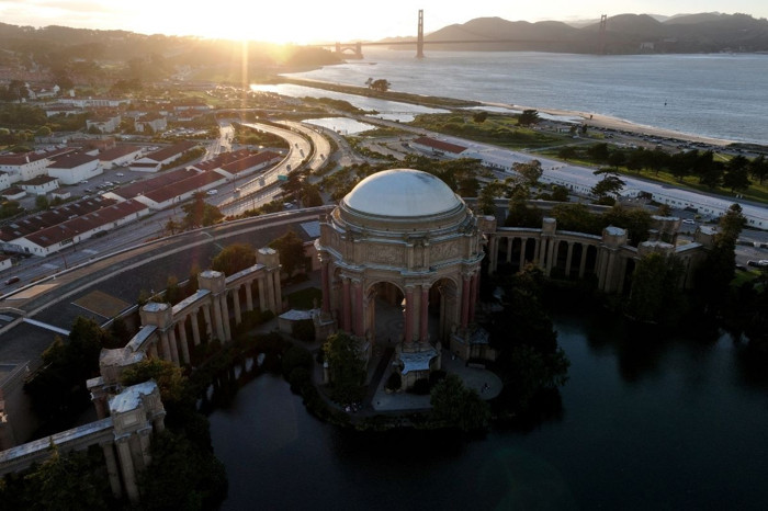 San Francisco'da zamana direnen Palace of Fine Arts