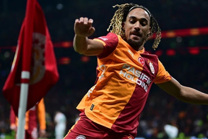 Galatasaray Sacha Boey’i 15 milyon euroya geri almayı planlıyor