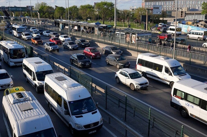 Trafiğe kaydedilen taşıtların yarısı 4 büyük şehirde