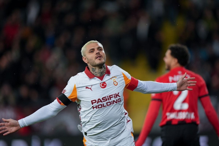 Galatasaray, Gençlerbirliği'ni yendi zirvede puan farkını 4'e çıkardı