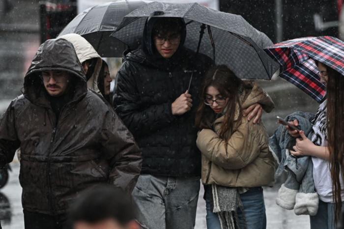 Meteoroloji peş peşe uyarı, yurdun büyük bölümünde yağış var