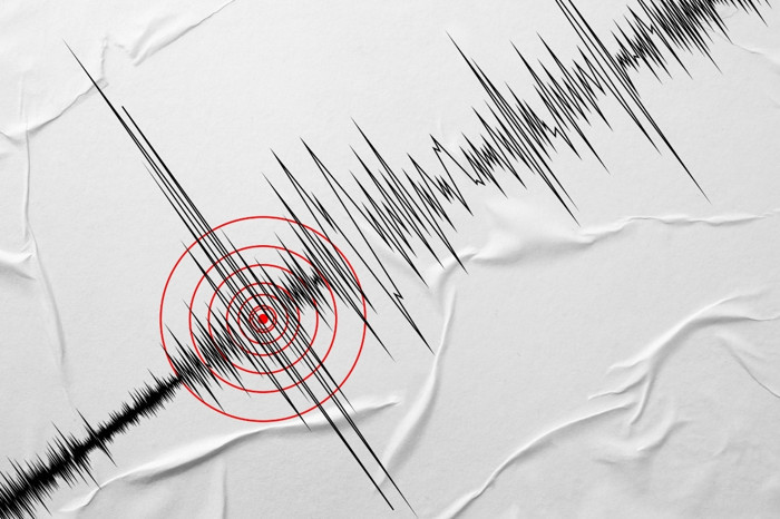 Japonya’da Honshu Adası açıklarında 7,4 büyüklüğünde şiddetli deprem meydana geldi