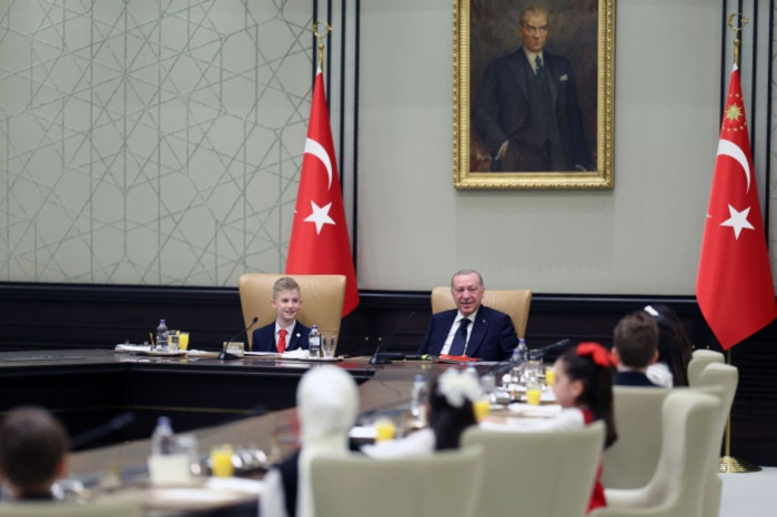 Cumhurbaşkanı Erdoğan'dan çocuklara 'Dijital dünyaya karşı çok dikkatli olmanızı istiyorum' tavsiyesi