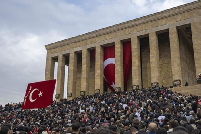 Devlet erkanı 23 Nisan’da Anıtkabir’de buluştu, siyasilerden art arda bayram mesajları geldi