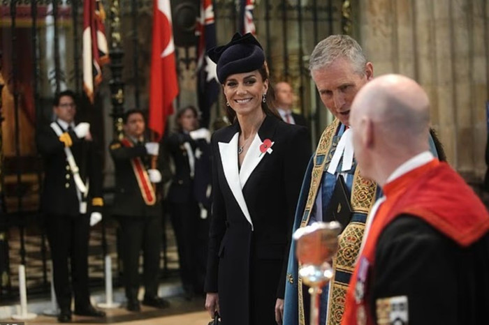 Galler Prensesi Kate, Londra'daki törende Gelibolu'da hayatını kaybeden Anzak askerlerini andı