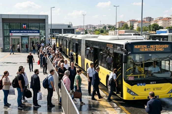 İstanbul'da metro hattındaki çalışma yoğunluğa neden oldu