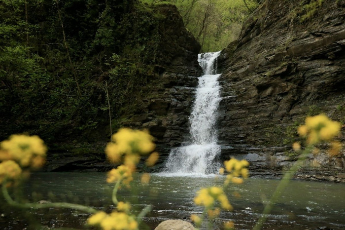 Kabaceviz Şelaleleri baharda yeniden canlandı