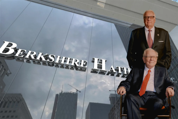 Warren Buffett 60 yıl tek başına yönettiği Berkshire Hathaway’in hissedarlar toplantısına bu kez izleyici olarak katılacak