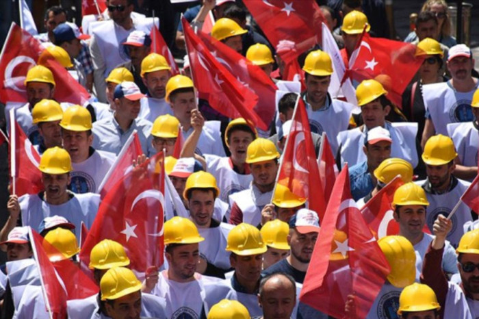 Kabinede bulunan ekonomi yönetimi 1 Mayıs Emek ve Dayanışma Günü'nü kutladı
