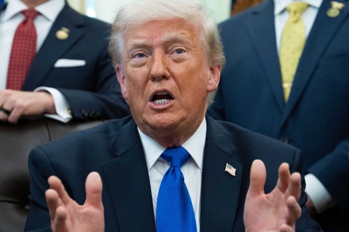 ABD Başkanı Donald Trump'ın Beyaz Saray’daki konuşması arı tarafından bölündü