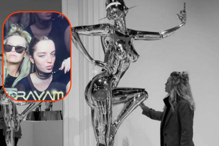 Alara Koçibey, kızı Paris Uzan ile Tokyo’da sanat ve teknolojinin buluştuğu Hajime Sorayama sergisini ziyaret etti