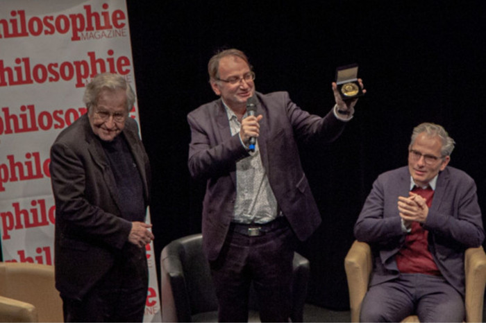 Sahte Nobel ödülü krizi, Fransız edebiyat profesörü Florent Montaclair üniversiteden atıldı