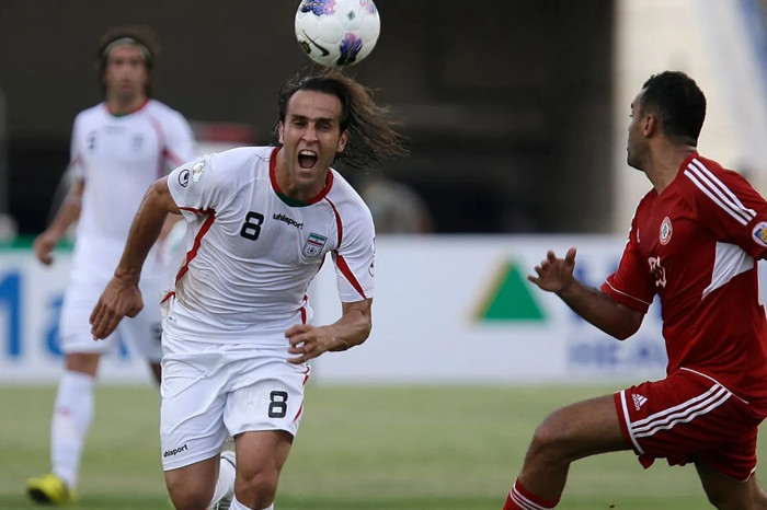 İran yönetimi futbol efsanesi Ali Kerimi'nin mal varlıklarına el koydu