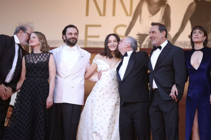 Cannes Film Festivali 'La Vénus électrique' ile açıldı