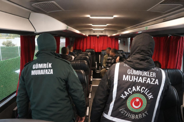 Şaşkın göçmenler Yunanistan'da yanlış otobüse bindi Avrupa hayali bitti