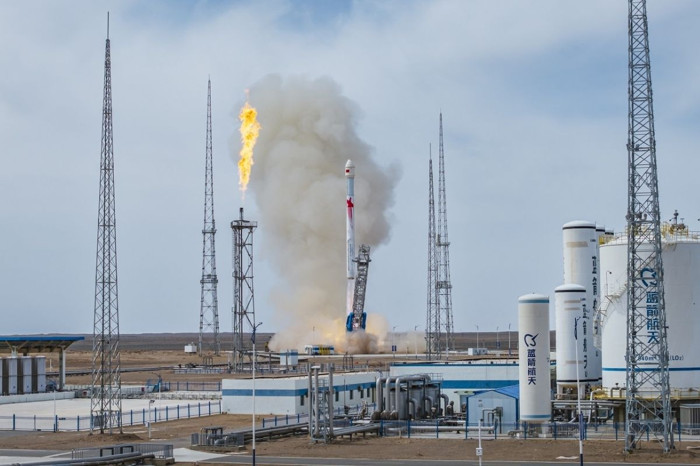 Çinli şirket LandSpace, metanla çalışan "Cuçüe-2" roketinin yeni versiyonunu fırlattı