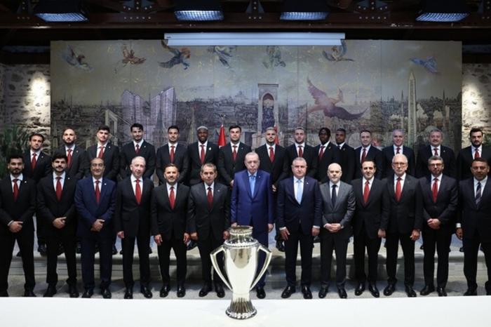 Cumhurbaşkanı Erdoğan, Süper Lig şampiyonu Galatasaray Futbol Takımı'nı kabul etti