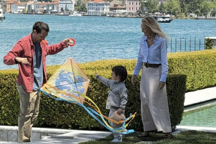 Babaanne Bettina Machler ve torun Cem Leo'nun uçurtma keyfi