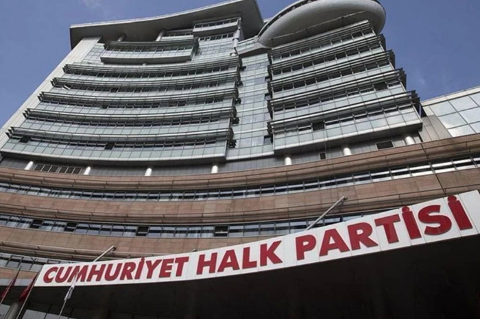 Ankara Bölge Adliye Mahkemesi’nin CHP kararına itirazı reddetmesi sonrası icra heyeti genel merkeze gitti, CHP yönetimi kararı tanımadığını açıkladı