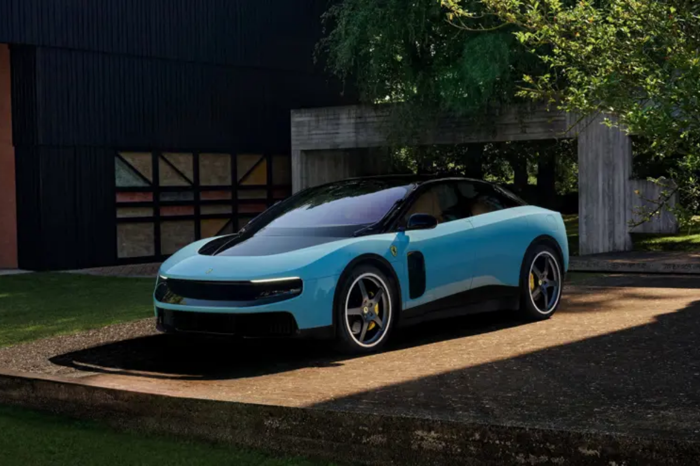 Ferrari ürettiği ilk elektrikli aracı olan 530 kilometre menzilli Luce'yi tanıttı