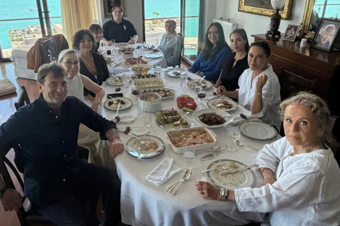 Kaya Çilingiroğlu eski eşleriyle aynı sofrada bir araya geldi