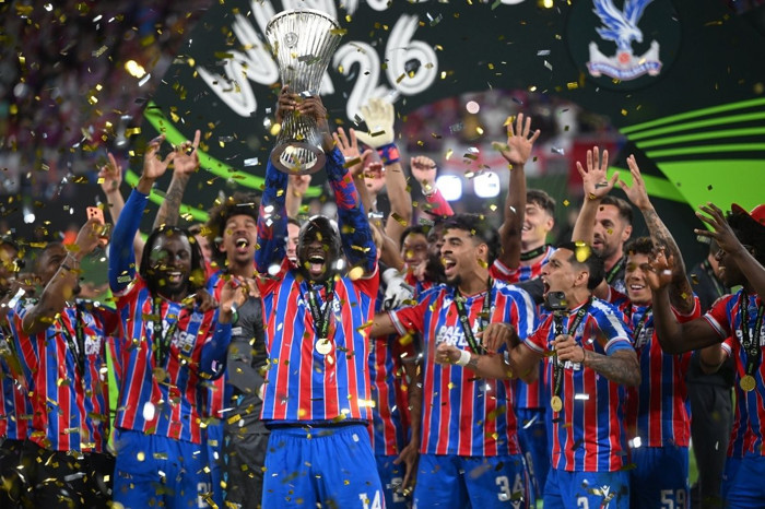 UEFA Konferans Ligi'nde kupayı kazanan Crystal Palace oldu