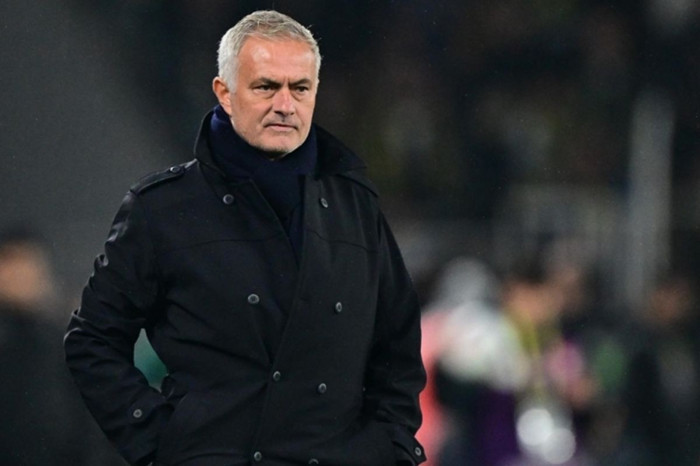 Jose Mourinho Real Madrid'le sözleşme imzaladı