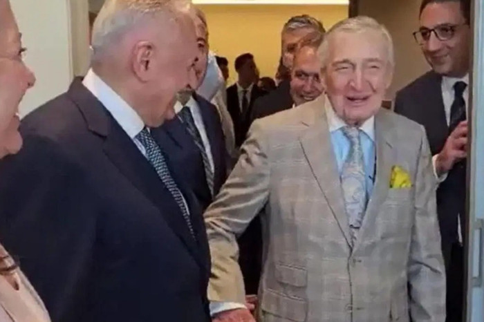 Rahmi Koç, hastane açılışında anlattığı fıkra nedeniyle oluşan tepkiler üzerine özür diledi ve üzüntüsünü dile getirdi