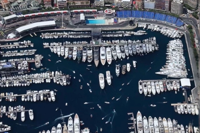 Süper yatlarıyla Formula 1 izlemek için Monaco'ya gelen milyarderler limanda boş yer bırakmadı
