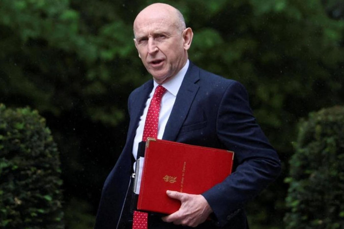 İngiltere Savunma Bakanı John Healey 'Bu anlaşmayı kabul edemem' dedi ve istifa etti