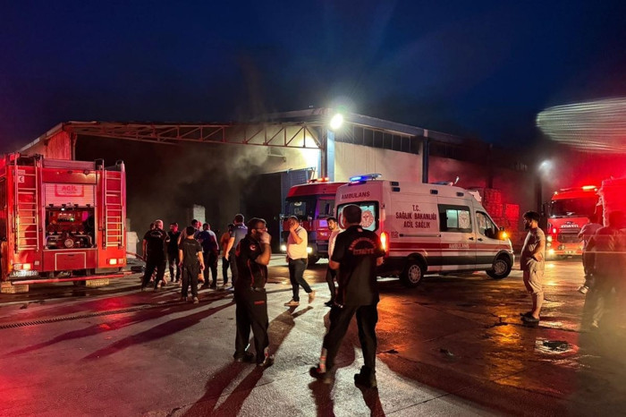 Kahramanmaraş'ta tekstil fabrikasında yangın çıktı