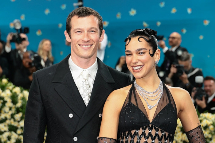 Londra’da evlendikten sadece 20 gün sonra Dua Lipa ve Callum Turner’dan bebek müjdesi geldi