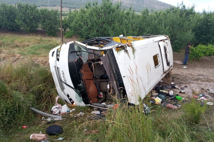 Isparta'da tur otobüsü devrildi, çok sayıda ölü ve yaralı var