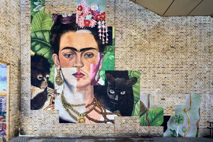 Tate Modern, Frida Kahlo’nun yalnızca bir sanatçı değil küresel bir kültürel ikon haline geliş sürecini kapsamlı bir sergiyle inceliyor