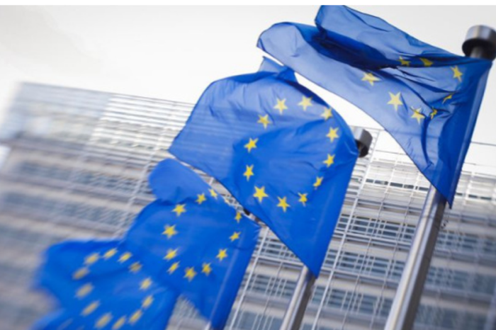 Euro Bölgesi'ndeki özel sektör faaliyetleri beklenenden az daraldı