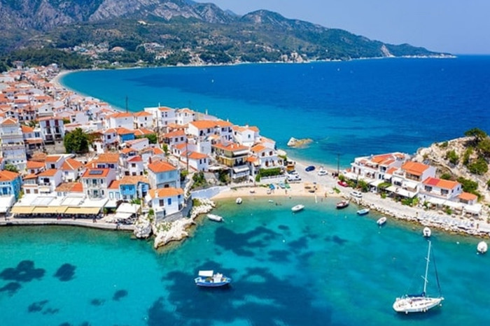 Yaz sezonuyla birlikte adalara çıkarma, Türk turistlerin Yunan adalarına ilgisi rekor kırıyor