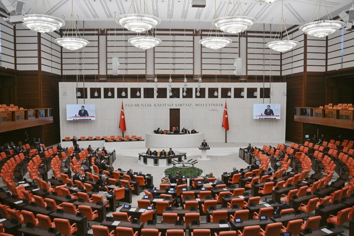 Emniyet, basın ve taksicileri ilgilendiren torba yasa teklifi Meclis'ten geçti