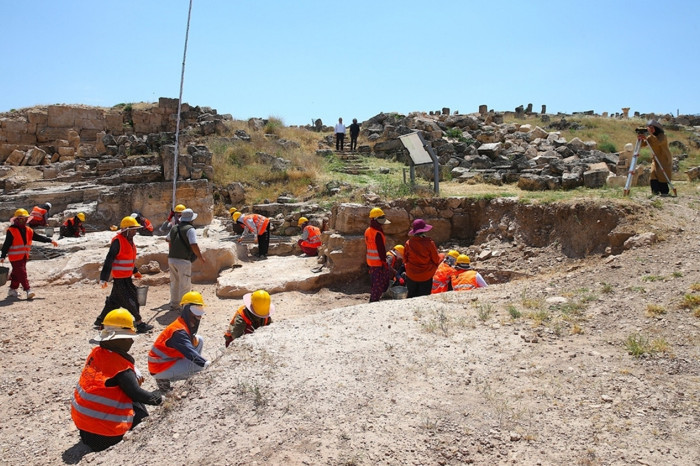 Mithras Tapınağı'nın 1700 yıl önce mühürlenerek kapatıldığı belirlendi
