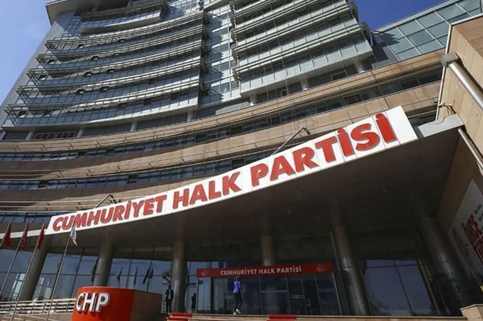 CHP'de 26 il başkanı görevden alındı