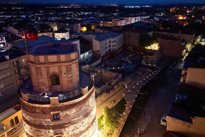 Edirne'nin Roma'dan günümüze uzanan tarihi Saat Kulesi yeniden ziyarete açıldı
