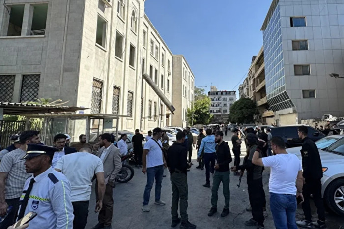 Suriye'nin başkenti Şam'da bir kafede şiddetli patlama meydana geldi