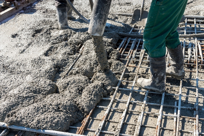 Konut projeleri yeniden başlıyor, finansman krizi hazır beton sektörünü zorluyor