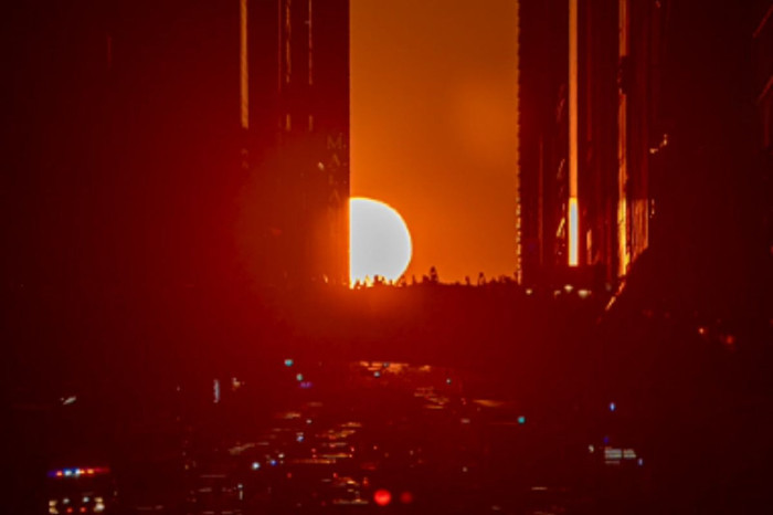 New York'ta yılın son 'Manhattanhenge'si